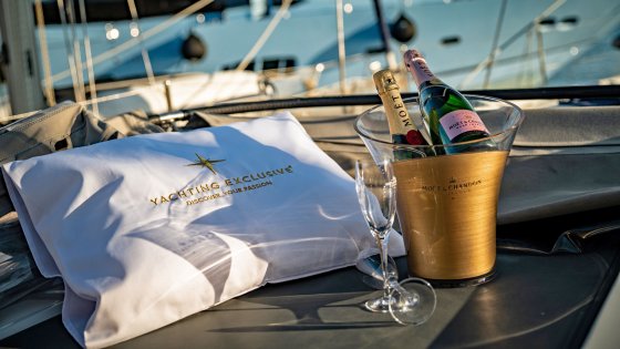 yachting exclusive kroatien kissen champagner